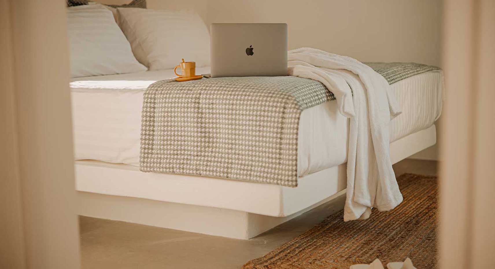 Bedroom with double bed at Villa Aelia