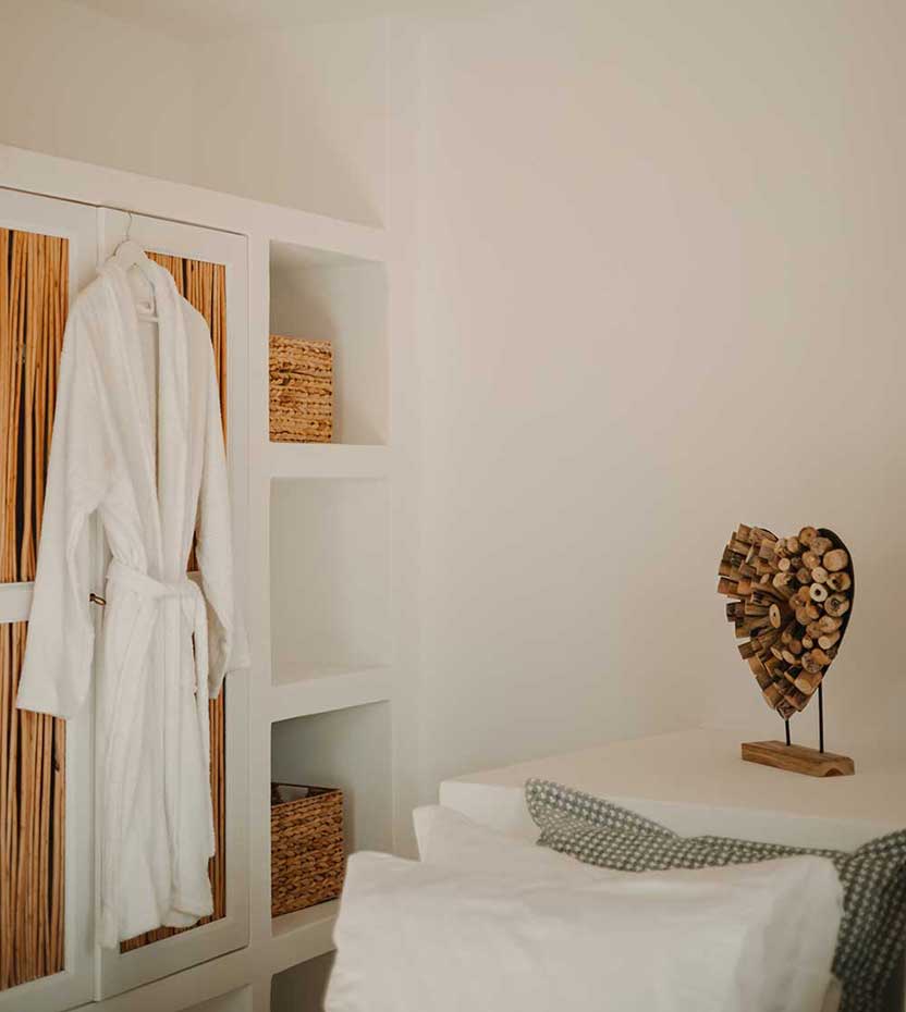 The bedroom of Villa Aelia in Folegandros