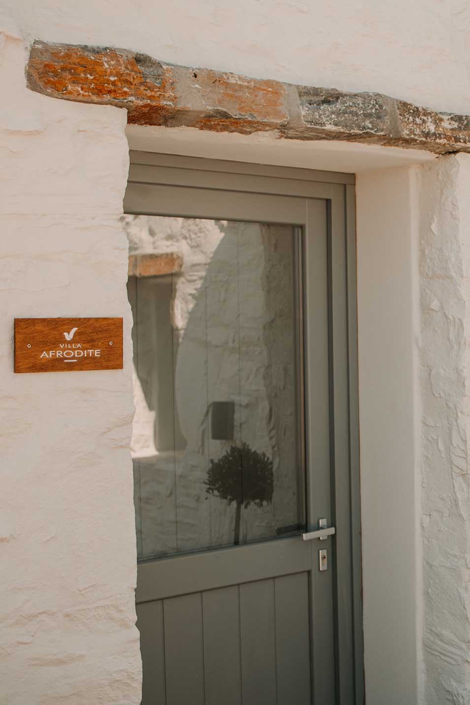 The entrance of Villa Afrodite