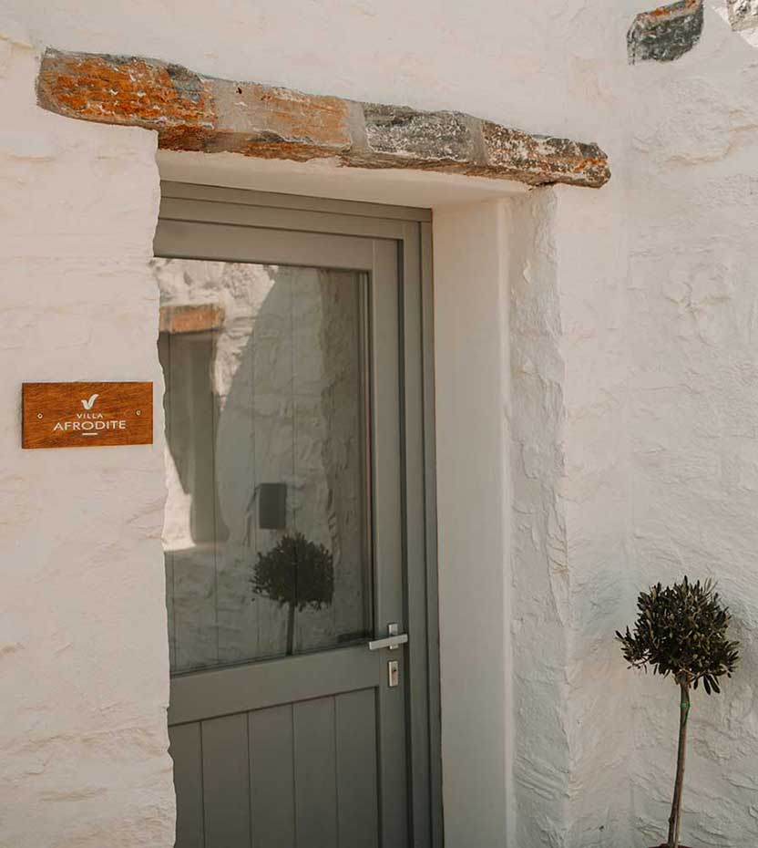 The entrance of Villa Afrodite