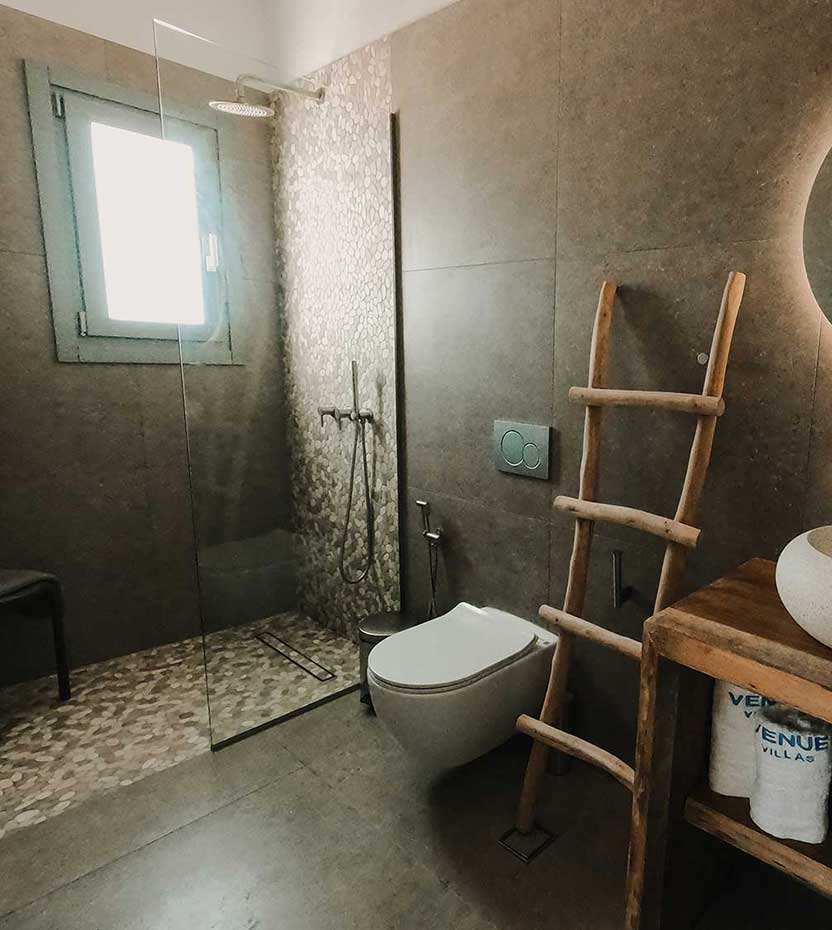 The bathroom of Villa Afrodite