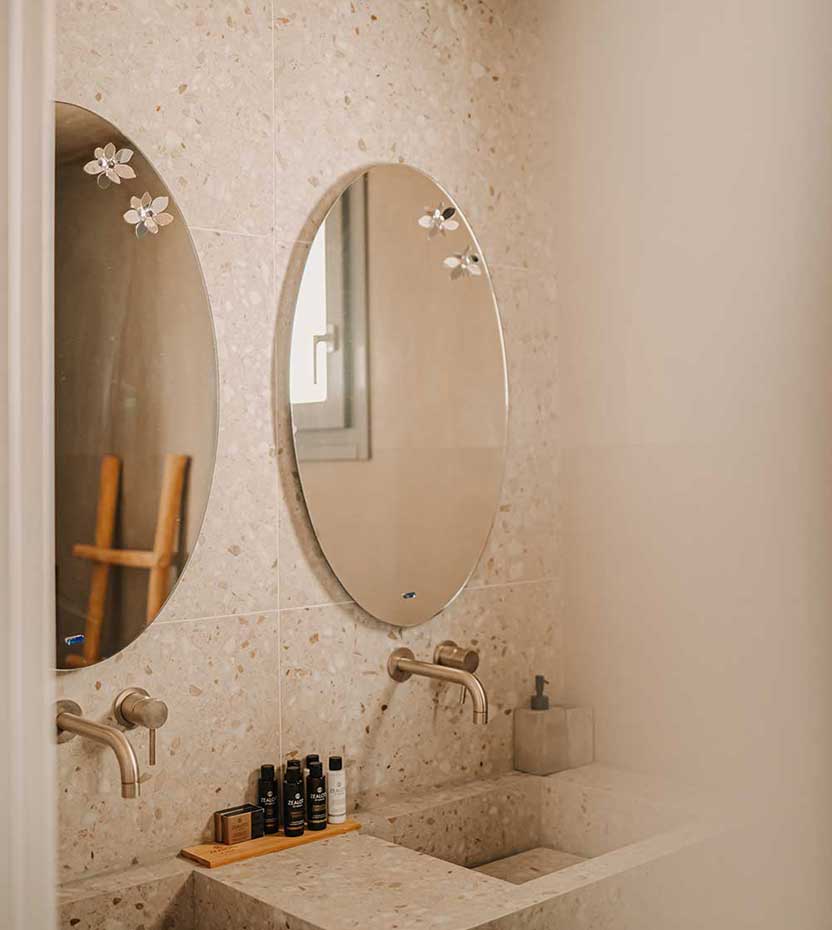 The bathroom of Villa Anemona