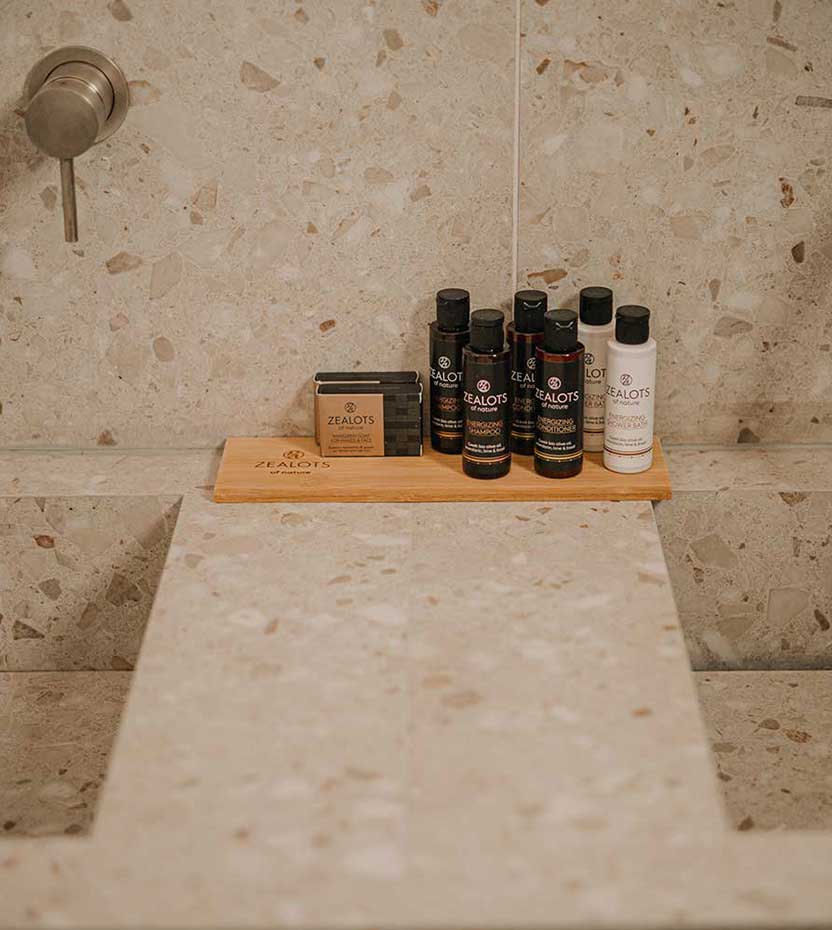 The bathroom of Villa Anemona