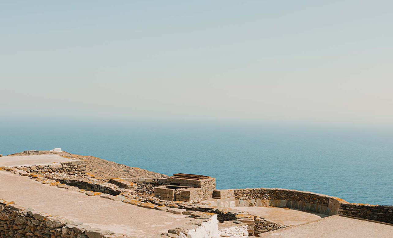 Stay in Folegandros with sea view