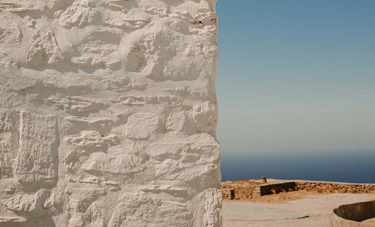 Stay in Folegandros with sea view